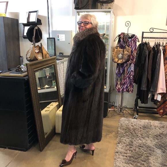 Meet your Posher, Karen - Picture 1 of 1